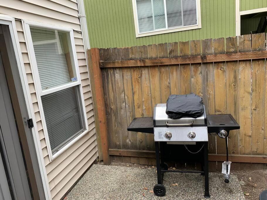 Cozy 2 Bedroom Townhouse In Northgate Seattle Eksteriør billede
